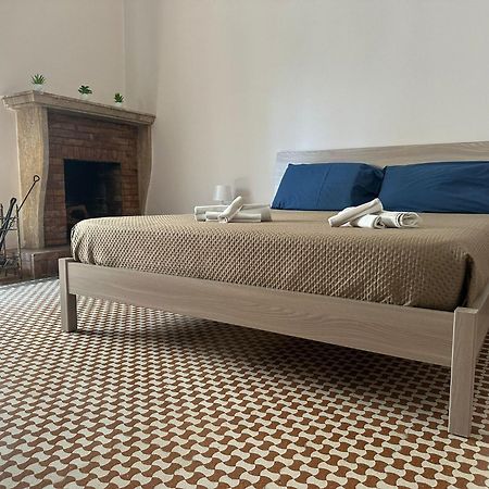 Appartamento Palazzo Dei Pavoni Brindisi Esterno foto